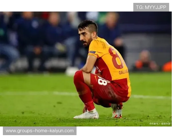 加拉塔萨雷利用中路直塞打出多次良机，展现现代足球战术之魅力